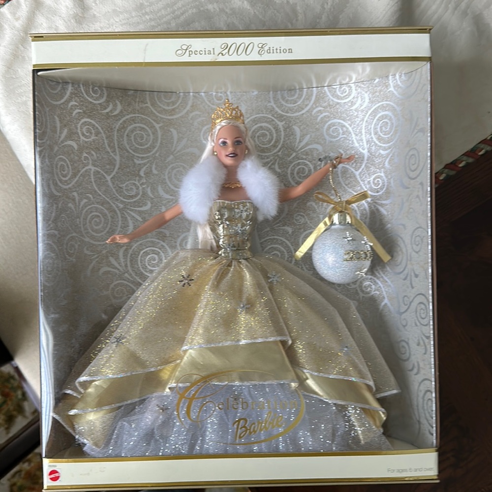 Special 2000 edition Barbie - Hallmark - NWT